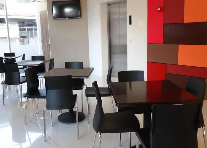 Adelfa Hotell